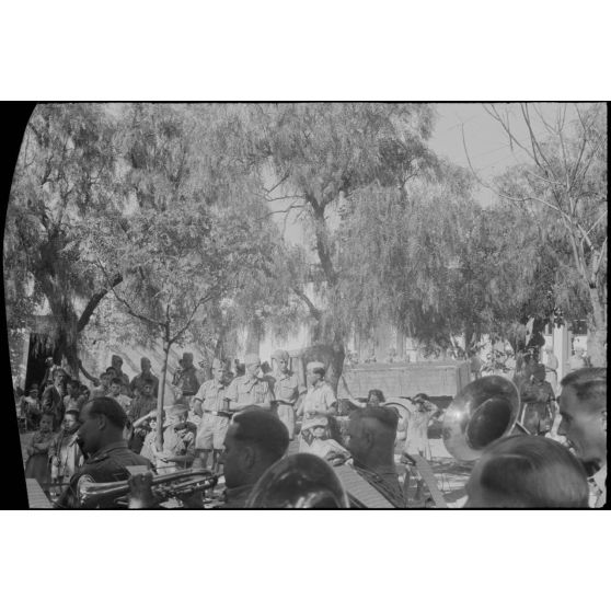 Au foyer du soldat (Soldatenheim) de Kastelli, un concert de musique militaire de la Luftwaffe.