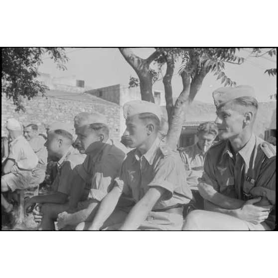 Au foyer du soldat (Soldatenheim) de Kastelli, un concert de musique militaire de la Luftwaffe.