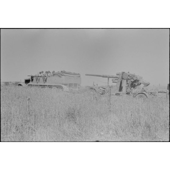 La mise en place d'une batterie de 8,8 cm FlaK et de ses canons de 2 cm FlaK pour sa protection.