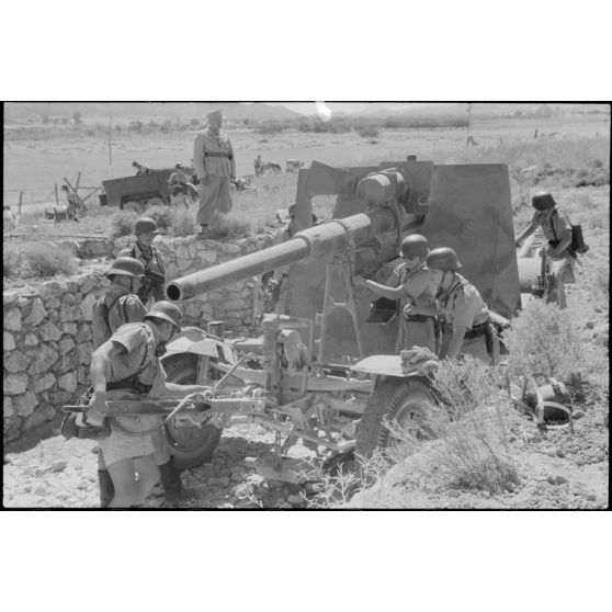 La mise en place d'une batterie de 8,8 cm FlaK et de ses canons de 2 cm FlaK pour sa protection.