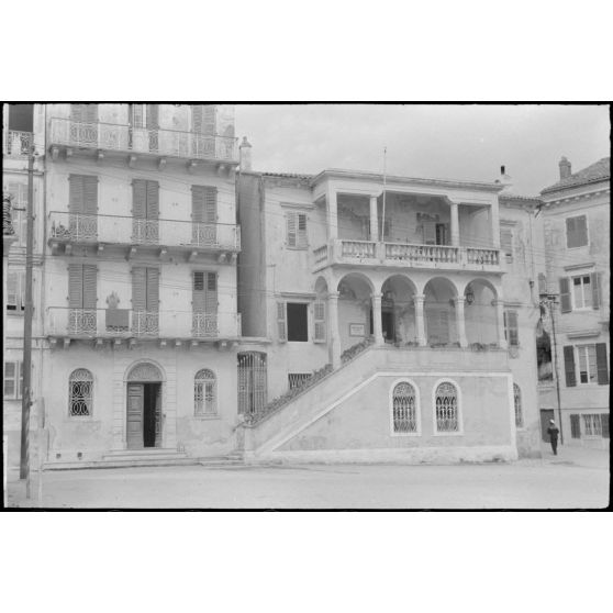 Façade d'une belle demeure dans la vieille ville de Corfou.
