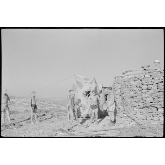 Positions allemandes sur Naxos, île des Cyclades.