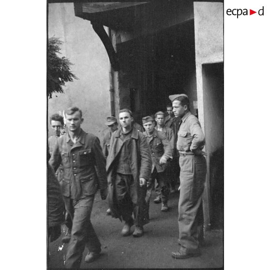 Prisonniers de guerre allemands.