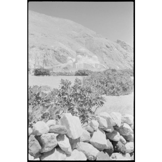 Le monastère orthodoxe de Perissa sur l'île de Santorin.
