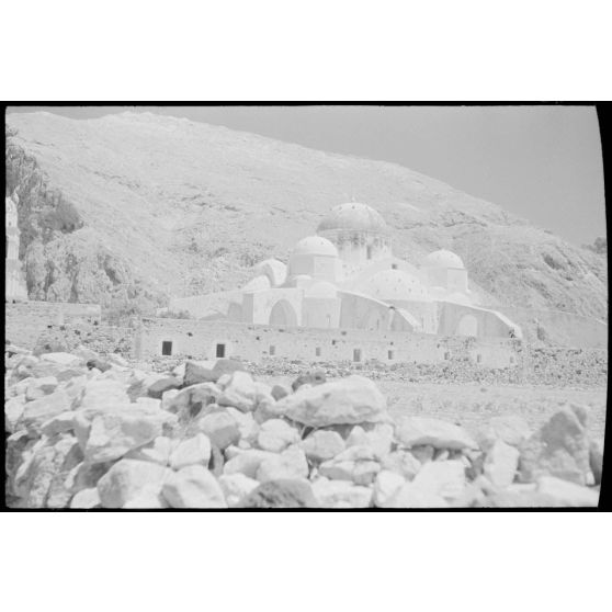 Le monastère orthodoxe de Perissa sur l'île de Santorin.
