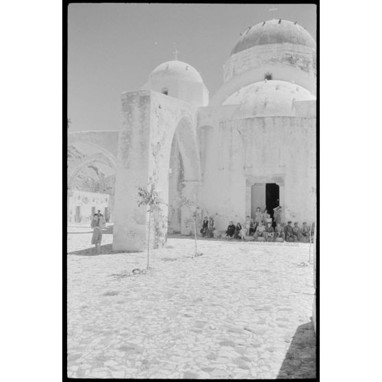 Le monastère orthodoxe de Perissa sur l'île de Santorin.