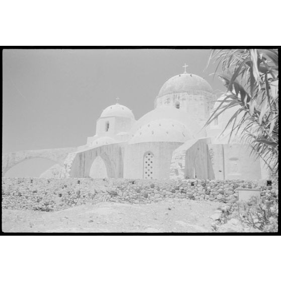 Le monastère orthodoxe de Perissa sur l'île de Santorin.