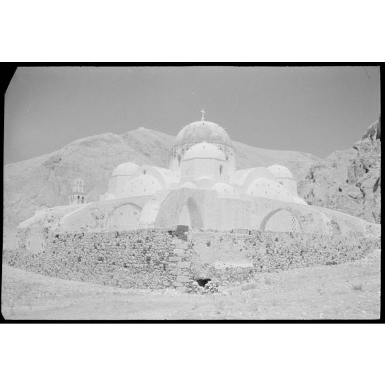 Le monastère orthodoxe de Perissa sur l'île de Santorin.