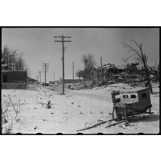 Dans le secteur de Sytschewka, lors de l'opération Büffelbewegung, la retraite allemande se poursuit.