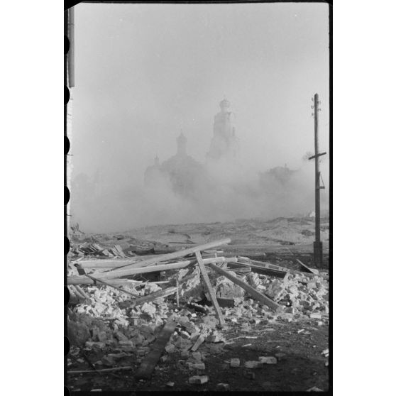 Le centre-ville de Wjasma durant la retraite allemande.