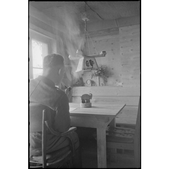 Décoration dans un abri de campagne de la 205. Infanterie-Division.