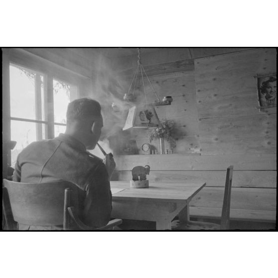 Décoration dans un abri de campagne de la 205. Infanterie-Division.