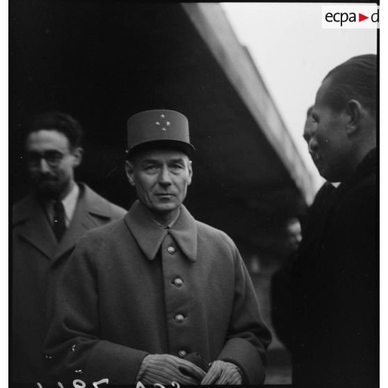 Le général de corps d'armée Mast, résident général de France en Tunisie.