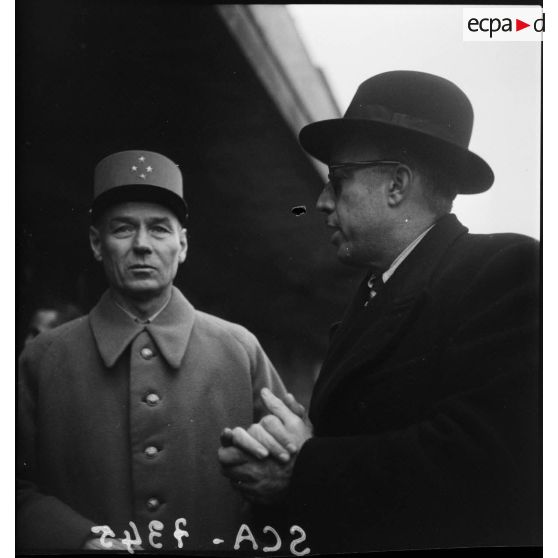 Le général de corps d'armée Mast, résident général de France en Tunisie.