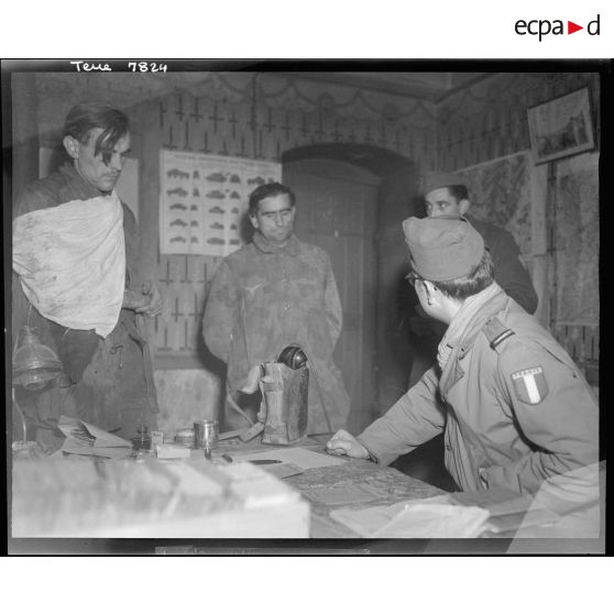 Interrogatoire de prisonniers allemands.