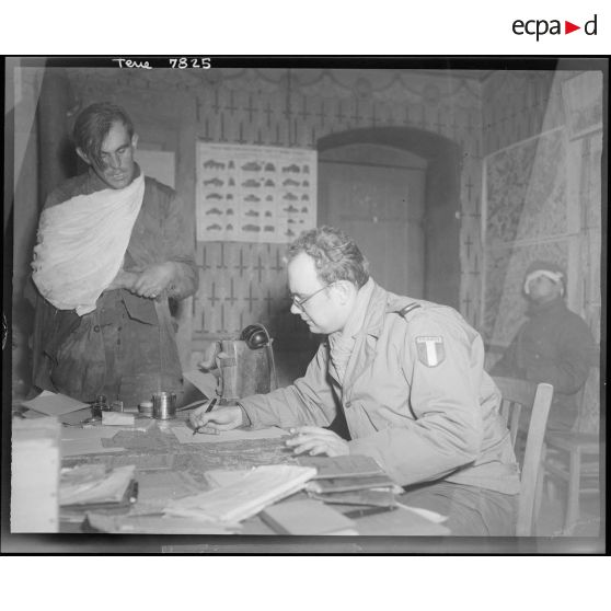 Interrogatoire d'un prisonnier allemand.