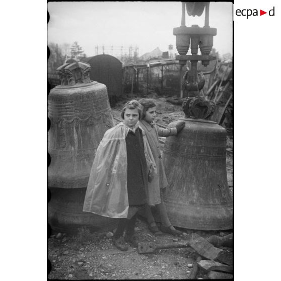 Récupération de cloches d'églises de Lorraine prises par les troupes allemandes.