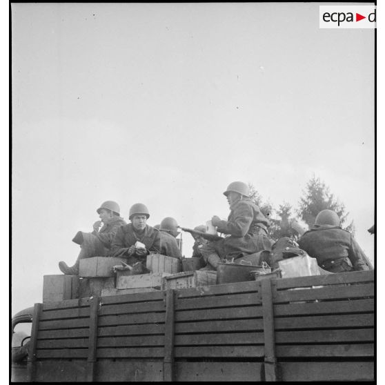 Camion GMC de la 1re armée française atteignant les faubourgs de Belfort.