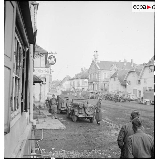 Troupes du CC4 de la 5e DB occupent Dannemarie.