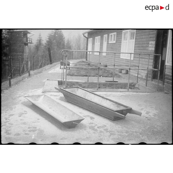 Entrée du four crématoire et de la morgue au camp de concentration de Natzweiler-Struthof.