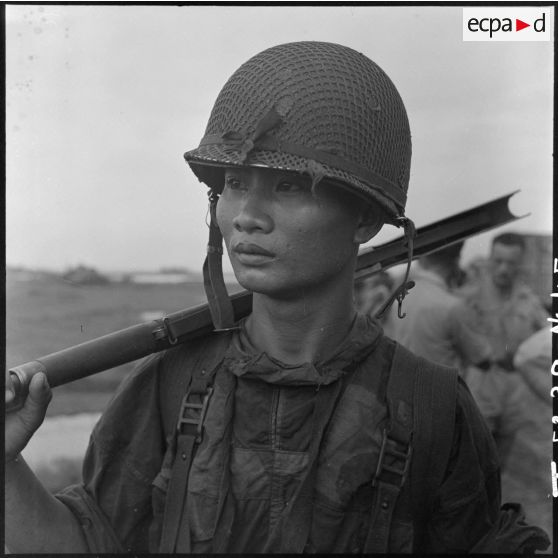 Portrait d'un parachutiste du 8e BPC (bataillon de parachutistes coloniaux) réalisé lors de l'opération Camélia.