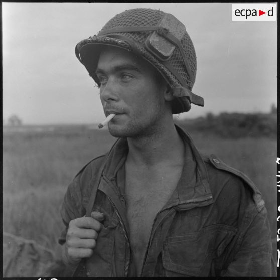 Portrait d'un parachutiste du 8e BPC (bataillon de parachutistes coloniaux) réalisé lors de l'opération Camélia.