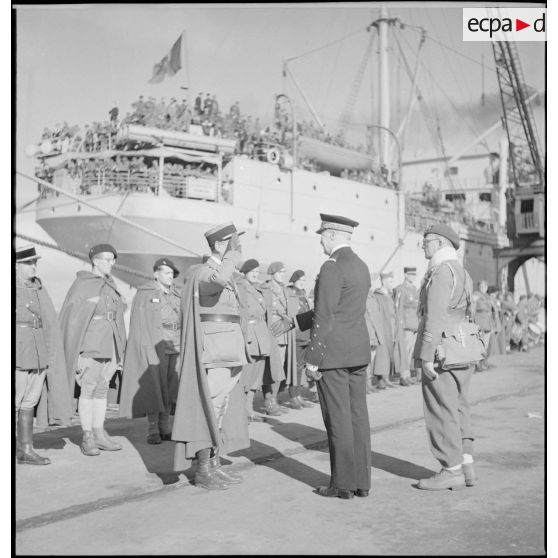 Cérémonie avant le départ de la 13e DBMLE pour la Norvège.