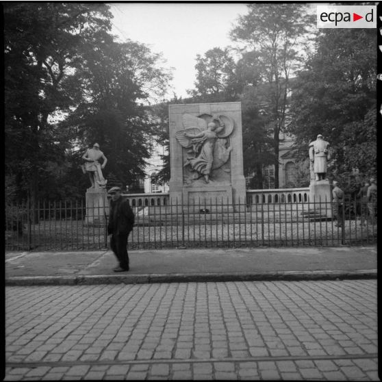 Plan général du monument aux morts de la ville de Douai.