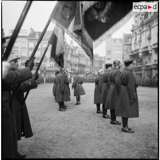 Plan général de trois quarts dos des récipiendaires.