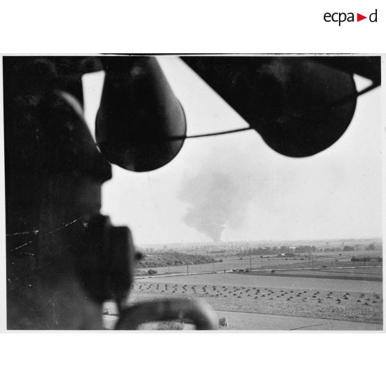 Plan général de réservoirs de carburant en feu aux alentours de la ville de Valenciennes.