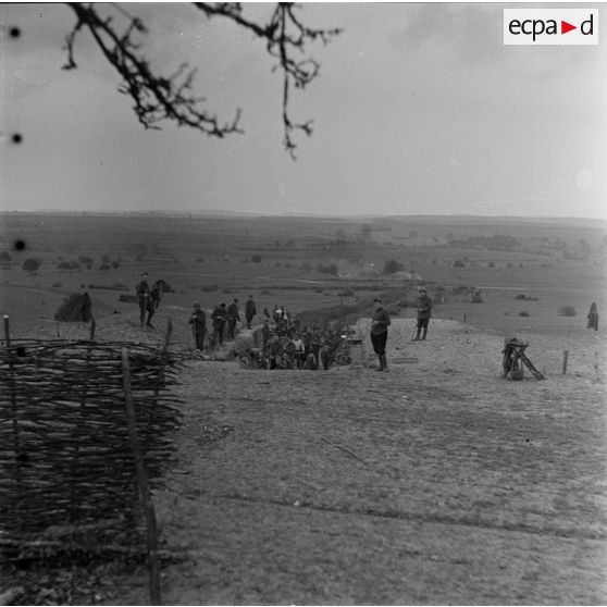 Tranchée anti-chars près de Rahling. [légende d'origine]