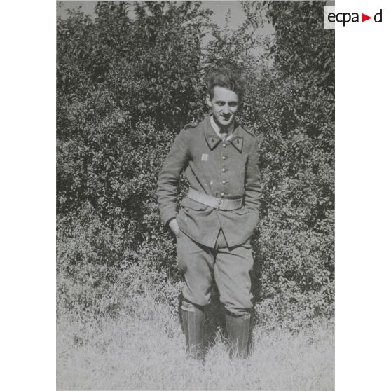 [Portrait d'un opérateur du SCA (Service cinématographique de l'armée), s.d.]