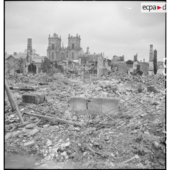 Ruines du centre-ville de Vitry-le-François (Marne) après les bombardements de l'aviation allemande.