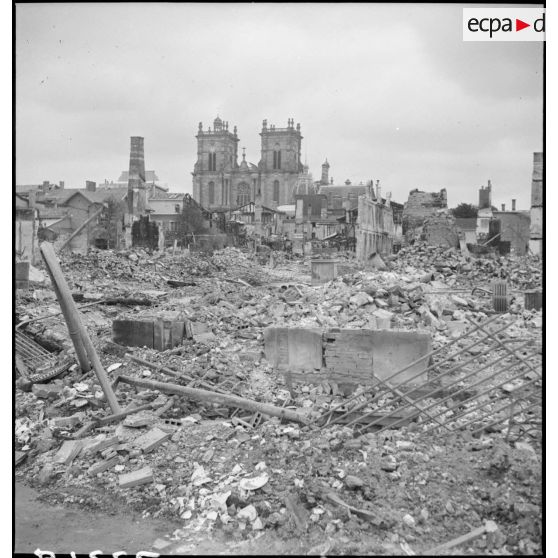 Ruines du centre-ville de Vitry-le-François (Marne) après les bombardements de l'aviation allemande.