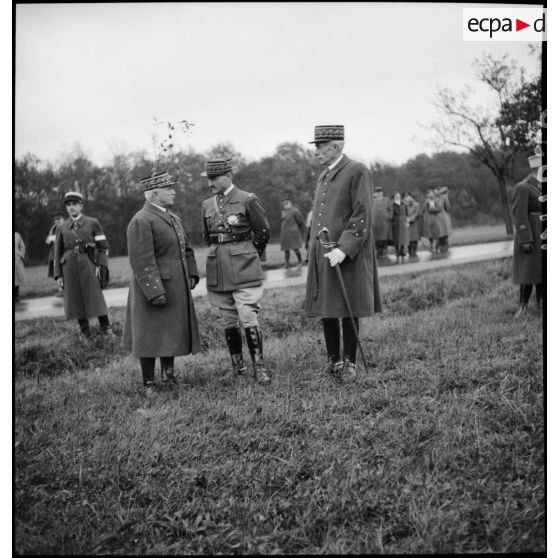Photographie de groupe des généraux Réquin, Prételat et Condé.