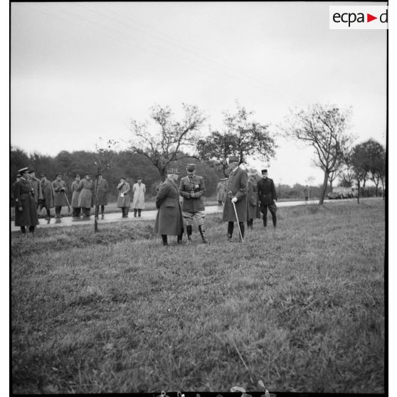 Photographie de groupe des généraux Réquin, Prételat et Condé.