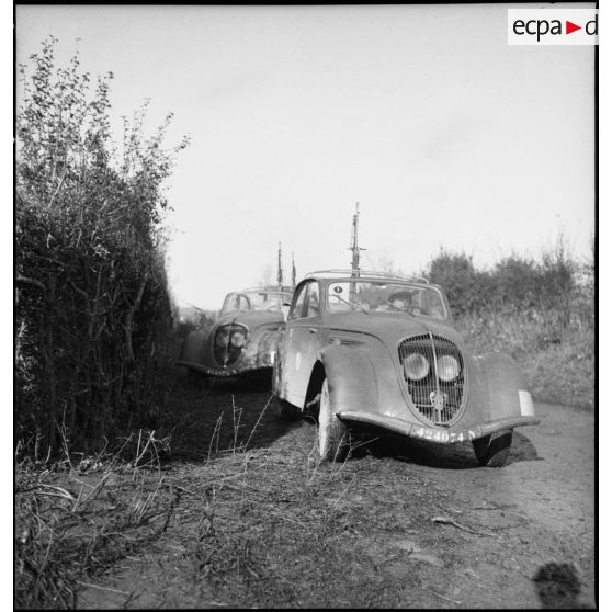 Plan général de face de Peugeot 202 du 3e escadron du 17e GRCA armées de FM M24/29 antiaérien.