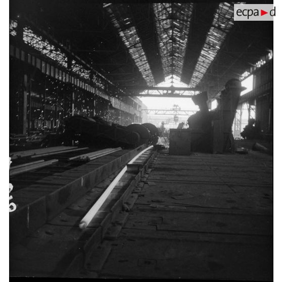 Plan général d'une coulée de métal à l'intérieur de l'usine du Creusot.