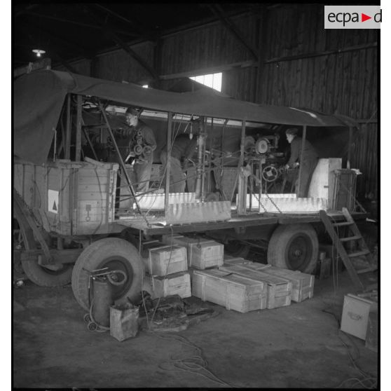 Plan général d'une remorque porteuse de machines-outils de l'atelier de réparation de campagne.