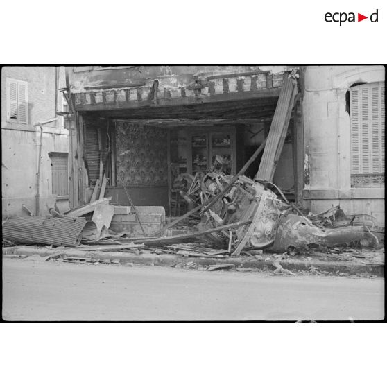 Plan général d'une devanture de magasin touchée par les bombardements allemands dans le secteur de la 2e armée.