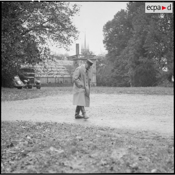 Le général de division de La Porte du Theil, commandant la 42e DI de la 3e armée.