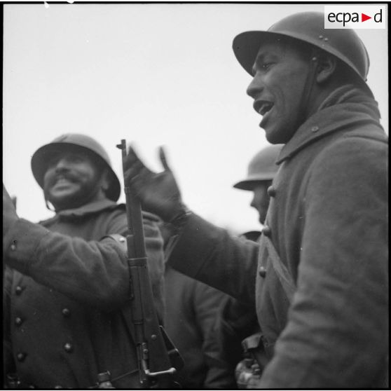 Portrait de groupe de tirailleurs marocains de la 3e armée.