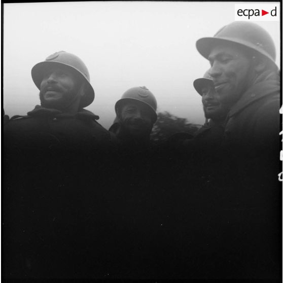 Portrait de groupe de tirailleurs marocains de la 3e armée.