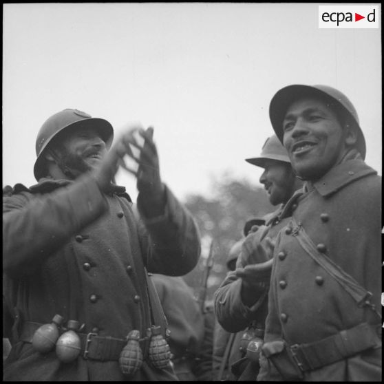 Portrait de groupe de tirailleurs marocains de la 3e armée.