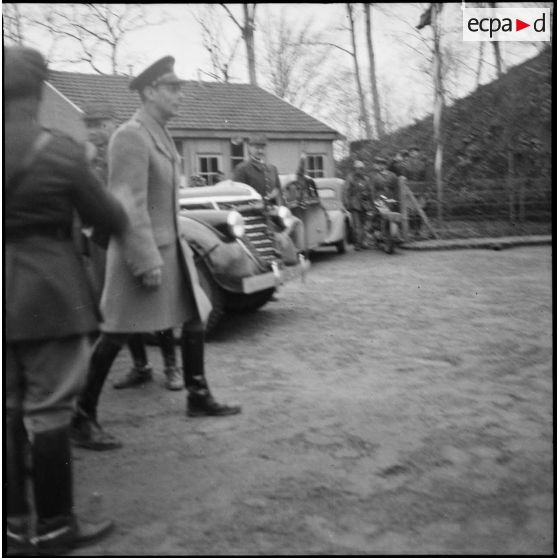 Le roi Georges VI visite l'ouvrage des Welches sur la ligne Maginot.