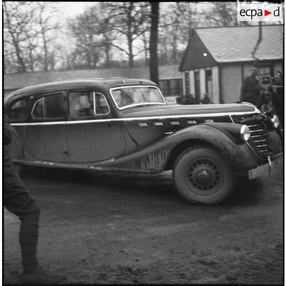 Plan moyen de la voiture officielle du monarque britannique.