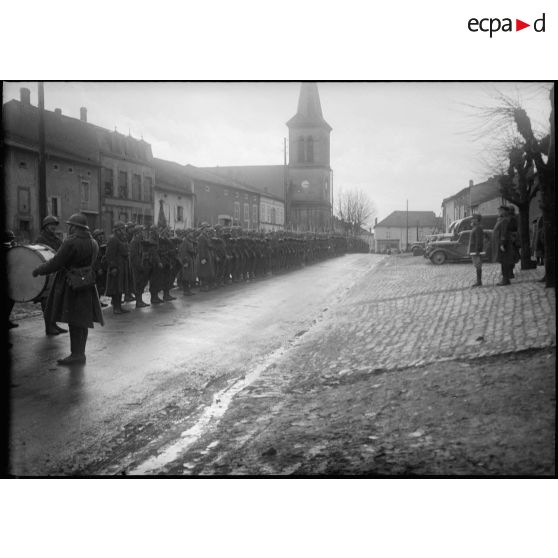 Plan général d'une prise d'armes du 11e REI en présence du général de brigade Rollet, président d'honneur de l'association des gueules cassées, à Metzervisse.