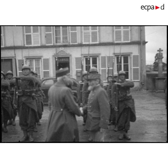 Plan général d'une prise d'armes en présence du général de brigade Rollet dans le secteur de la 3e armée.