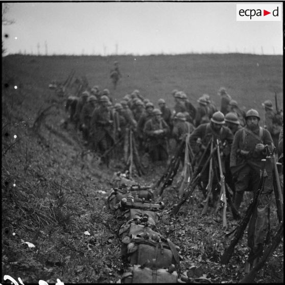 Halte d'une unité d'infanterie dans le secteur de la 3e armée.