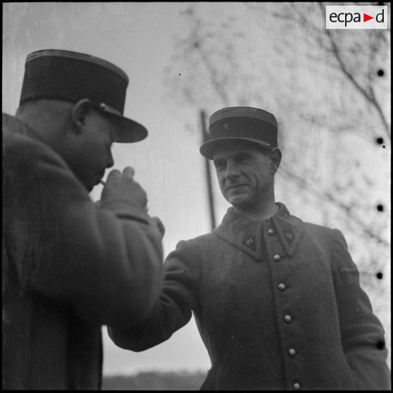 Le commandant de Rosemont de la I/61e RA et le lieutenant Jean Renoir.